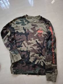 Levis Camo lengan panjang