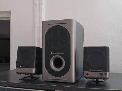 Altec Lansing 221. Compact 2.1 Bass Boost