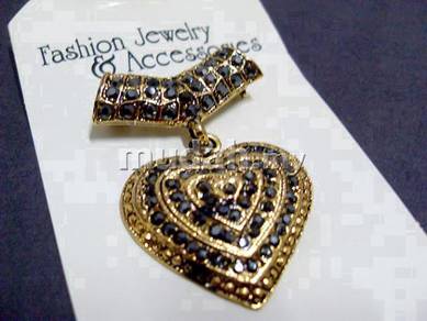Heart-Shaped Fashion Brooch (New)