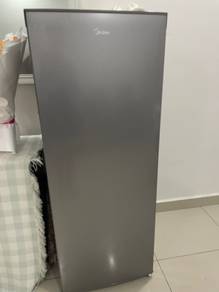 Peti sejuk beku dan dryer