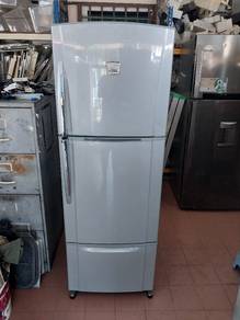 Peti sejuk/ ais/ fridge/ chest freezer. 
