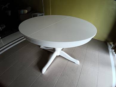 Meja makan IK*A boleh ubah panjang (extendable)