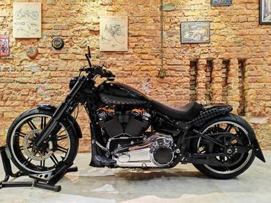 Harley-Davidson Breakout