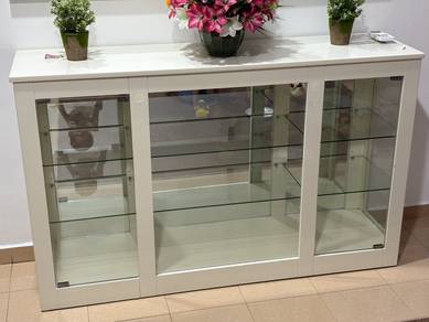 Almari Display Kaca