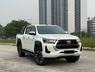 2023 Toyota Hilux V