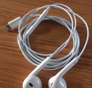 USED Apple EarPods (Lightning Plug)