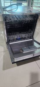 Dish washer