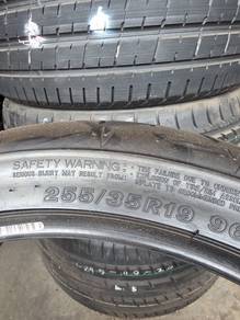 TTH 255 35 19 Bridgestone Re71RS