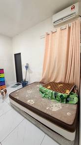 Room in Ganggarak / Merinding, LBN