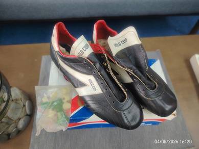 Kasut Bolasepak GOLD CUP