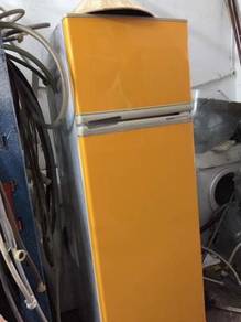 Sharp 2 doors Peti Sejuk fridge Ais Refrigerator