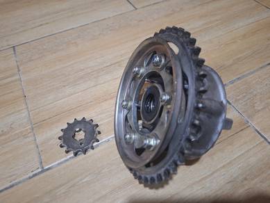 Sprocket + Hub Yamaha Y15 