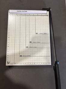 Paper cutter