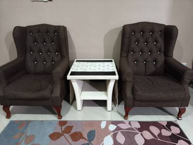 Wing chair dan table