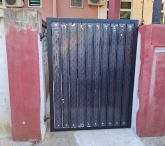 pintu pagar swing ringan dan privasi 