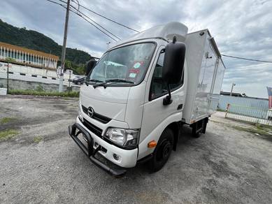 Hino XZU600 10 ft/kaki box 2020/2020
