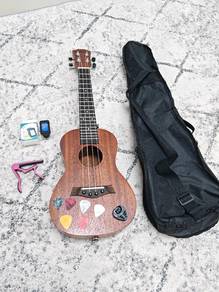 Ukulele RC Strom 