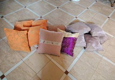 Homestay Clearance – 16 Decorative Throw Cushions
