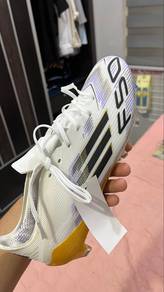kasut bola F50
