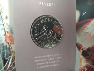 2006 Vivat Regina £5 pound coin from UK England