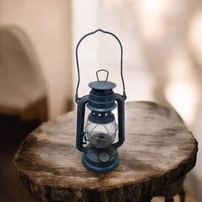 lampu minyak tanah.