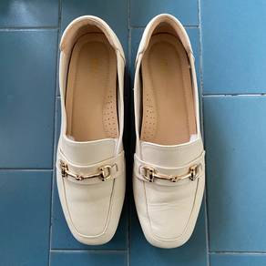 NET Collection Cream Loafers with Gold Buckle