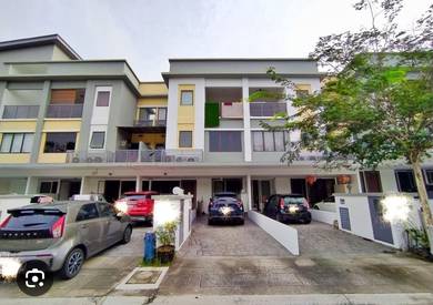 Townhouse For Rent in Seri Kembangan,SGR