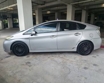 Toyota Prius LUXURY (HYBRID) in Kepong, KUL