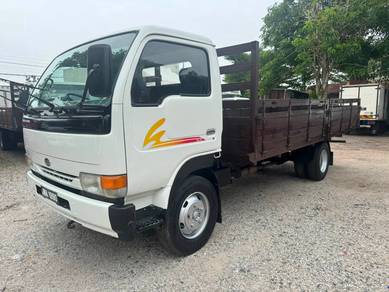 Nissan Yu41t5 5000kg 17kaki 2010year ubs