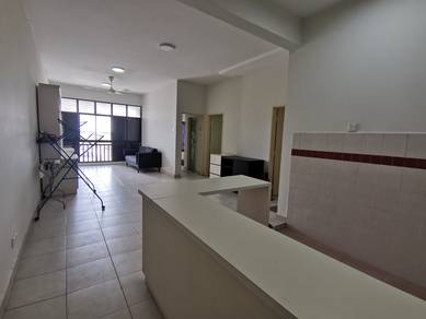 Condominium For Rent in Lakes Condominiums / Pangsapuri Tasik