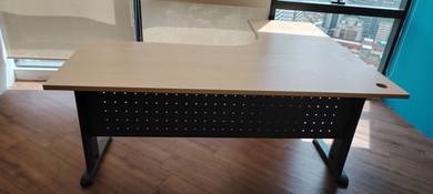YE73AH1 Meja Tulis 6 x 5 Ft L Shape Writing Table