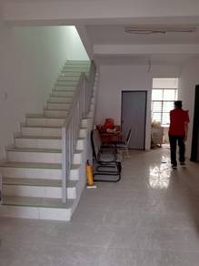 Townhouse For Sale in Cheng,MLK