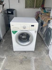 Front load hot washer jenama LG 7kg mesin basuh