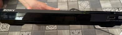 CD / DVD / USB Player