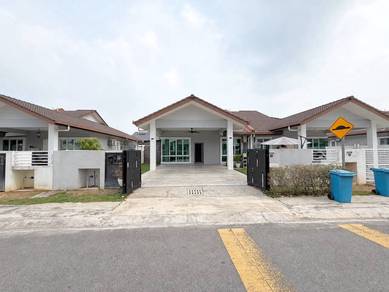 Semi-Detached House For Sale in Shah Alam,SGR