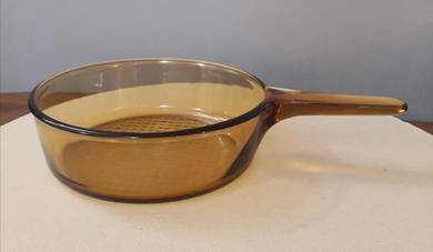 Pyrex Vision deep skillet pan