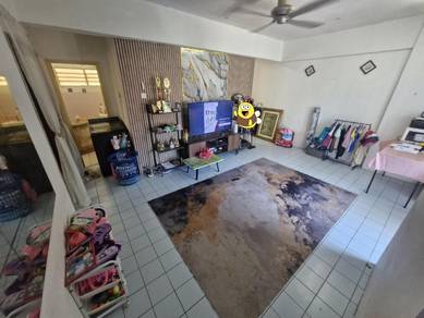 Apartment For Sale in Estana Court