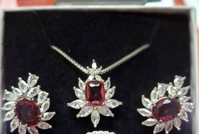 925 Sterling Silver Brilliant Red Cubic Zirconia
