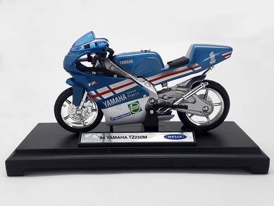 '94 YAMAHA TZ250M 1:18 Diecast Motorcycle