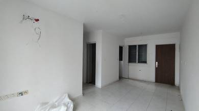 Condominium For Sale in Tri Pinnacle