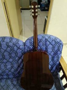 Hofma Acoustic Guitar with Yamaha Gig Bag 