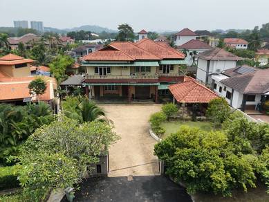 Bungalow House For Sale in Country Heights,SGR