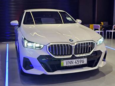 BMW i5 eDRIVE40 M SPORT in Others, KUL