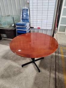 Meja Bulat Kayu