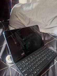 This tablet can be used for studying and playing