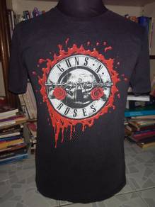 Guns N' Roses band merchandise T-shirt.