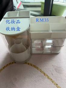 Cosmetic storage box for desk