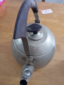 Stainless Steel Tea Kettle with Black Handle