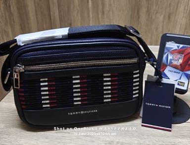Tommy Hilfiger Corporate Woven Leather Camera Bag
