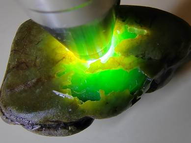 Bongkah Mentah Giok Jadeite Hijau Buah Ais Burma